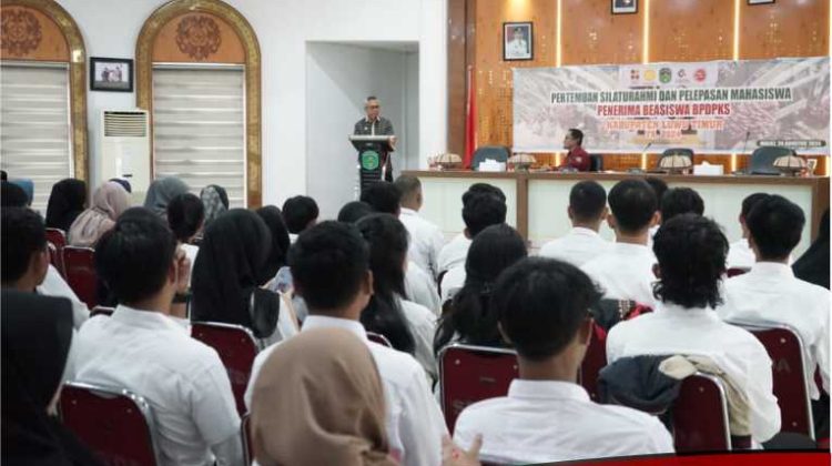 Bupati Budiman Lepas Mahasiswa Penerima Beasiswa BPDPKS Lutim 2024