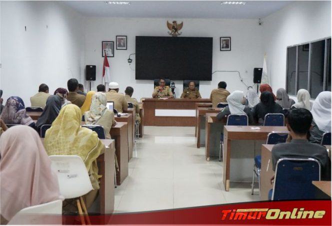 
					Pertama, Plt. Kadis Kominfo-SP Rakor Internal Bersama Para Staf