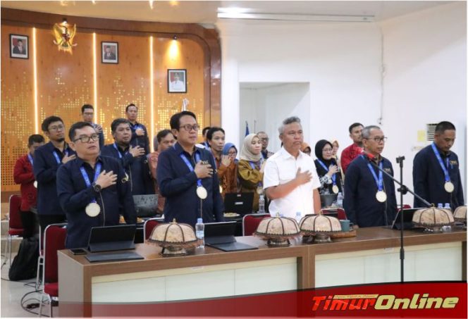 
					Budiman Bersama Beberapa Pejabat Pemda Lutim Ikuti Graduation Ceremony CWM