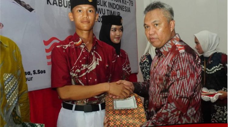 Bupati Budiman Serahkan Penghargaan dan Bantuan di Malam Resepsi Kenegaraan