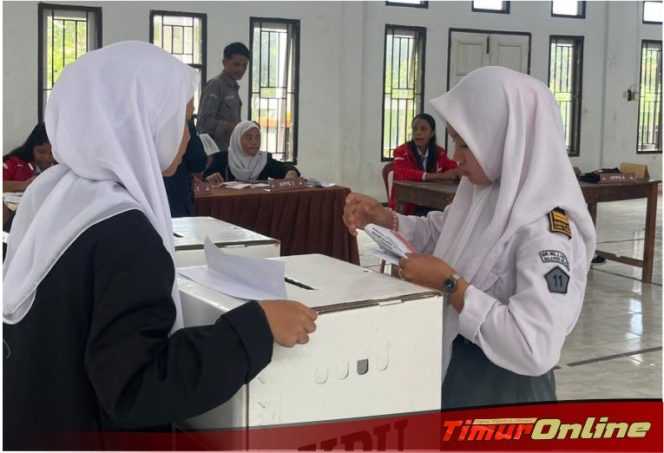 
					KPU Lutim Ajari Pemilih Pemula Tata Cara Pemilihan, Siswa Antusias