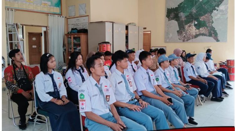 Pelatihan Media Infografis Bagi Aparat Desa dan Pelajar, Kecamatan Tomoni Timur Gandeng Diskominfo Lutim