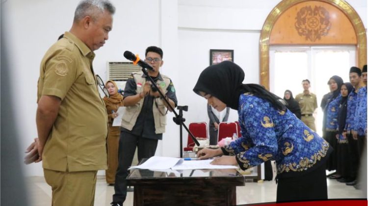 Bupati Budiman Ambil Sumpah dan Janji 162 ASN Guru dan PPPK