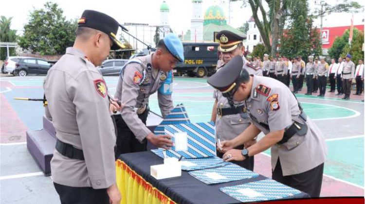 Polres Luwu Timur Gelar Sertijab Pejabat, Kapolres : Terima Kasih Atas Dedikasinya