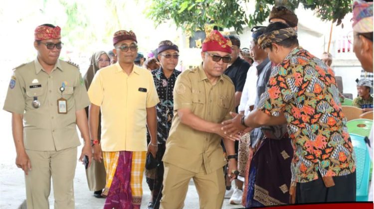 Bupati Hadiri Upacara Padhiksan Apodgala Dwi Jati Maha Gotra Pasek Sanak Sapta RSI