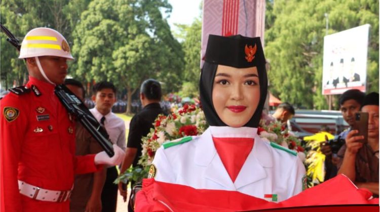 Zahra Mentari Islami, Pembawa Baki Merah Putih Terharu dan Bangga Usai Sukses Kibarkan Bendera