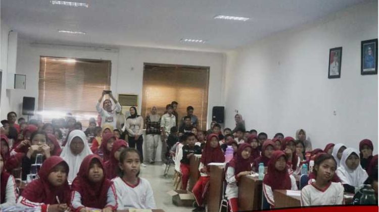 Siswa Sekolah Dasar Kunjungi Diskominfo Lutim