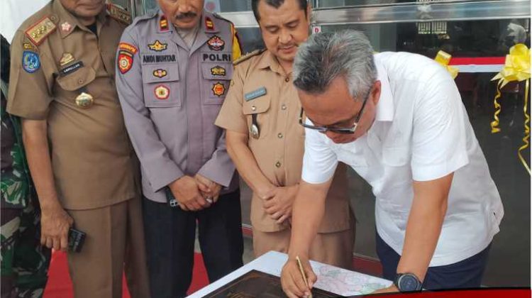 Bupati Luwu Timur Resmikan Kantor Desa Jalajja