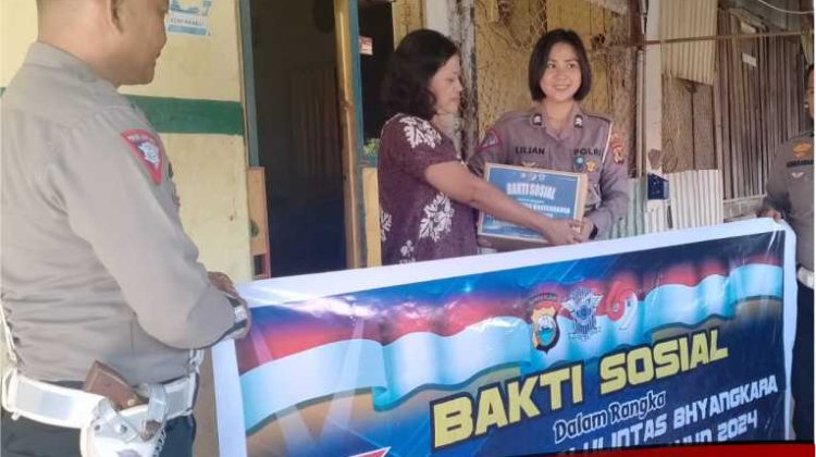 Aksi Kemanusiaan Satlantas Polres Luwu Timur, Bagikan Sembako ke Warga Kurang Mampu