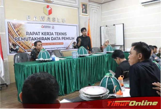 
					Bawaslu Luwu Timur Konsolidasi Data Pemilih Hasil Pengawasan