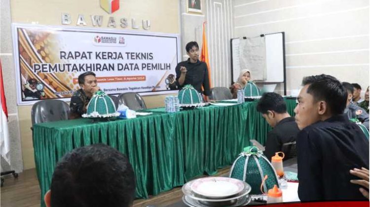 Bawaslu Luwu Timur Konsolidasi Data Pemilih Hasil Pengawasan