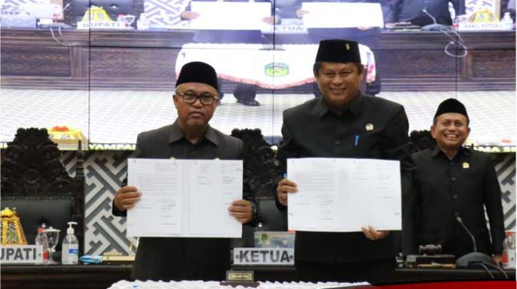 Bupati Lutim Sampaikan Pendapat Akhir Terhadap Ranperda APBD 2025