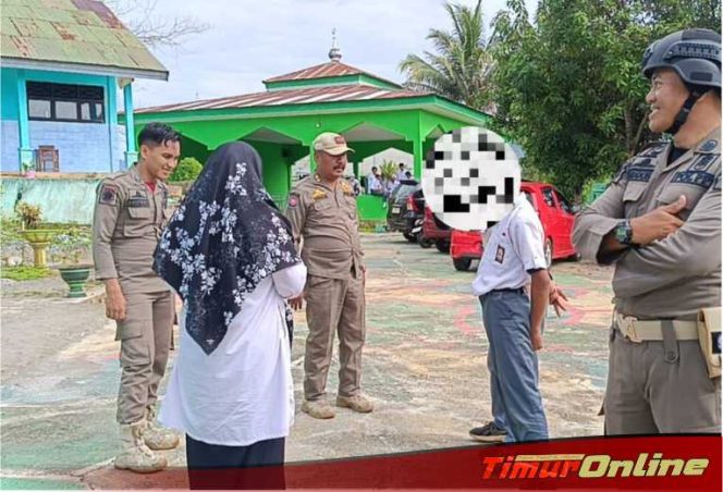 
					Satpol PP Jaring Pelajar Bolos Sekolah