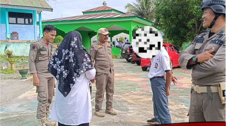Satpol PP Jaring Pelajar Bolos Sekolah