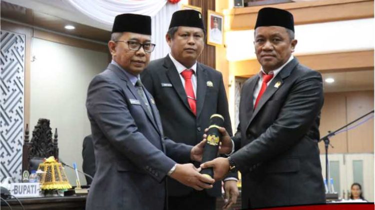 Sekda Lutim Hadiri Pelantikan PAW Anggota DPRD Luwu Timur