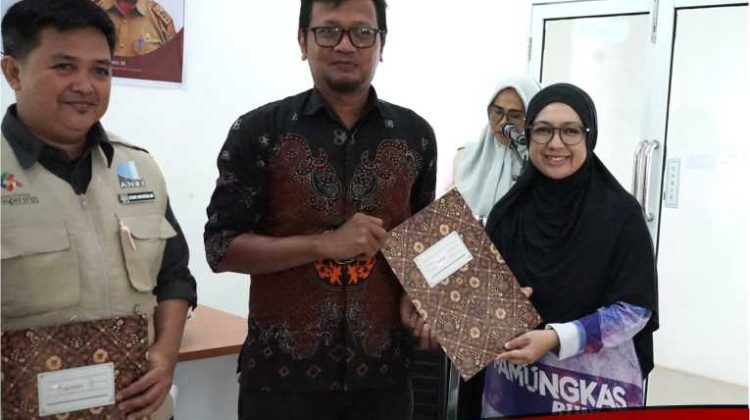 DPK Lutim Musnahkan 2.500 Berkas, Disertai Penyerahan Laporan Pengawasan Kearsipan OPD