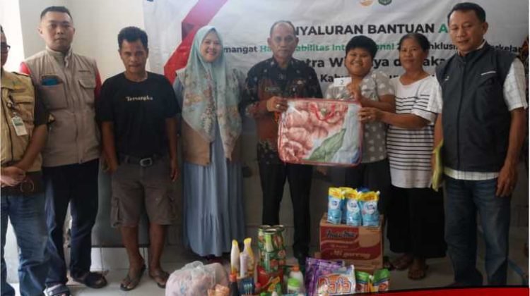 Gandeng Sentra Wirajaya, Dinsos Lutim Salurkan Bantuan Atensi di Mangkutana