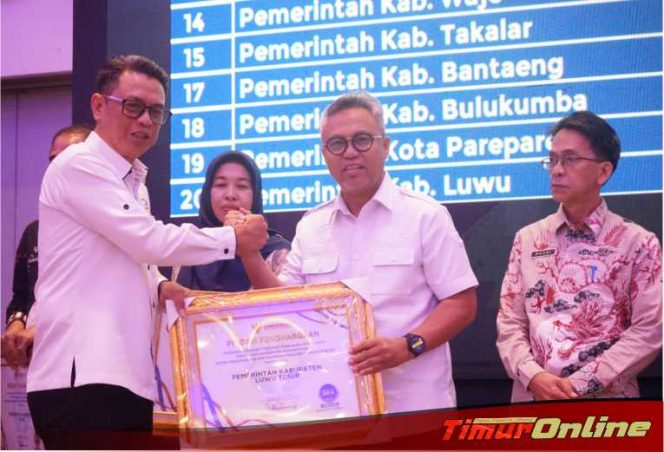 
					Budiman Terima Penghargaan Predikat Penilaian Kepatuhan Penyelenggaraan Publik dari Ombudsman