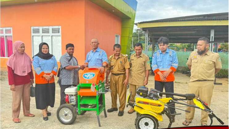 CLM Salurkan Bantuan Alsintan di Desa Puncak Indah