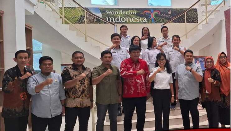 DPRD dan Pemkab Lutim Lakukan Konsultasi di Tana Toraja Terkait Pembangunan Rumah Adat