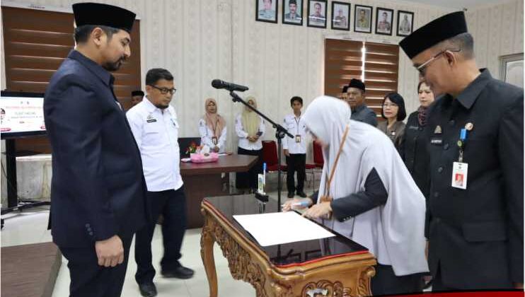 Akbar Ambil Sumpah Tujuh Pejabat Fungsional Luwu Timur