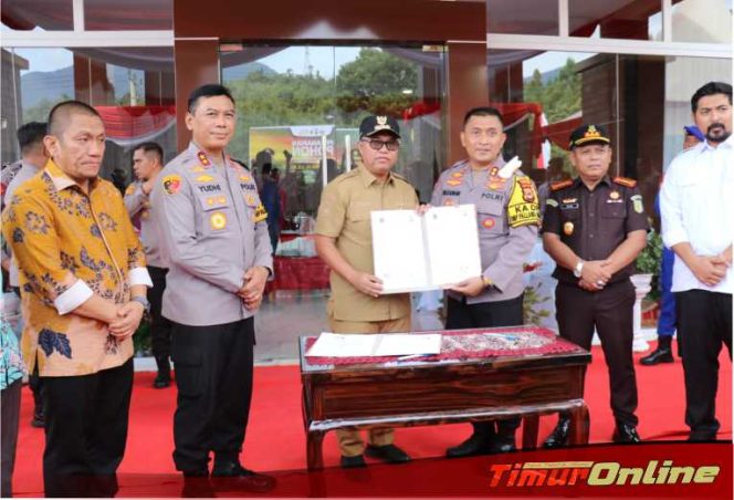 
					Pemkab Luwu Timur Serahkan Tanah Hibah untuk Pembangunan Fasilitas Kantor Polres Lutim