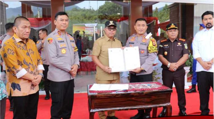 Pemkab Luwu Timur Serahkan Tanah Hibah untuk Pembangunan Fasilitas Kantor Polres Lutim