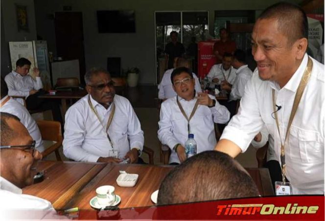 
					Momen Santai Bupati Irwan Berdiskusi dengan Para Kada di Hari Ketiga Retreat