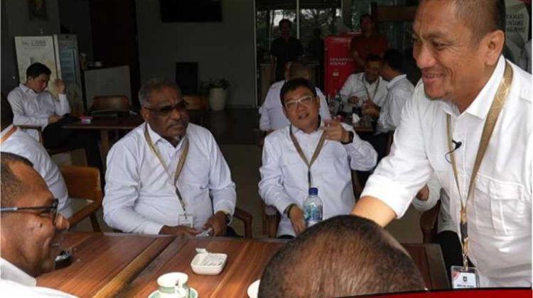 Momen Santai Bupati Irwan Berdiskusi dengan Para Kada di Hari Ketiga Retreat