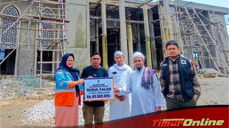 CLM Serahkan Bantuan Uang Tunai Untuk Pembangunan Masjid di Desa Harapan
