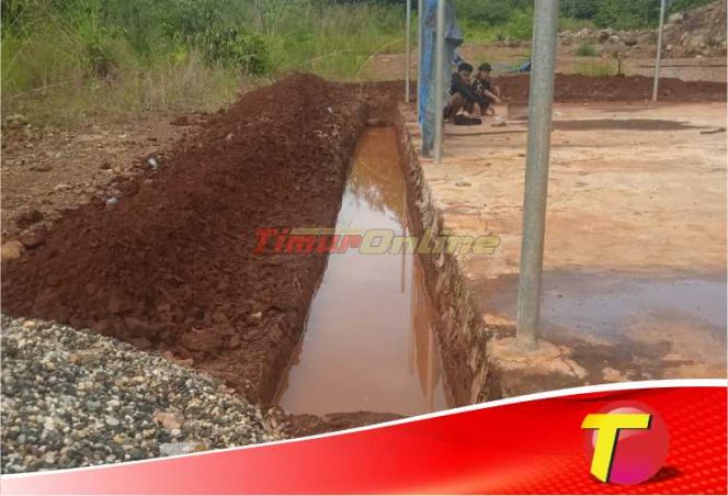 
					CLM Lanjutkan Pembangunan Lapangan Futsal Desa Baruga, Kades : Semoga Secepatnya Bisa Difungsikan