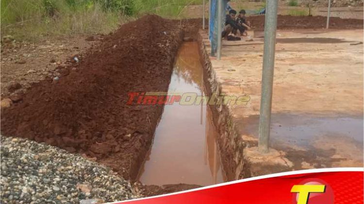 CLM Lanjutkan Pembangunan Lapangan Futsal Desa Baruga, Kades : Semoga Secepatnya Bisa Difungsikan
