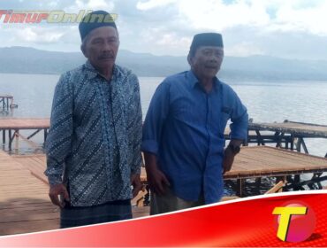 Abutar Ranggo didampingi tokoh masyarakat sorowako lainnya, Dahlan Tomakajareng