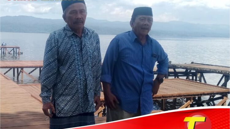 Abutar Ranggo didampingi tokoh masyarakat sorowako lainnya, Dahlan Tomakajareng