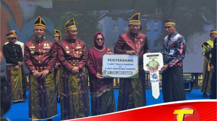 Momen HUT 23 Tahun Luwu Timur, CLM Berikan Bantuan Truk dan Kontainer Sampah